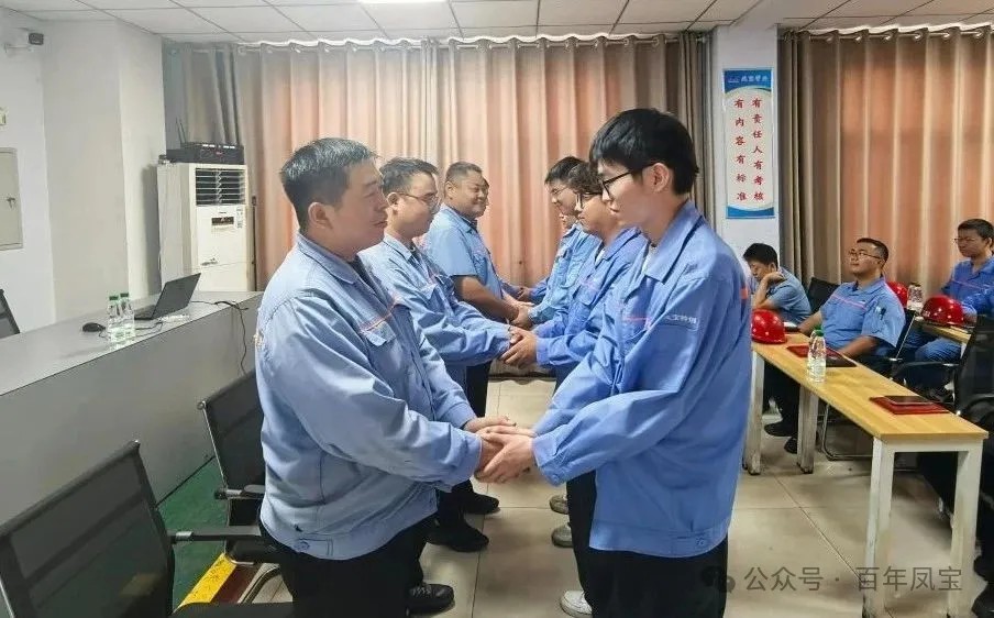 师徒结对 淬火成钢——星空（中国）管业举行第三届“薪火相传、携手共进”拜师仪式